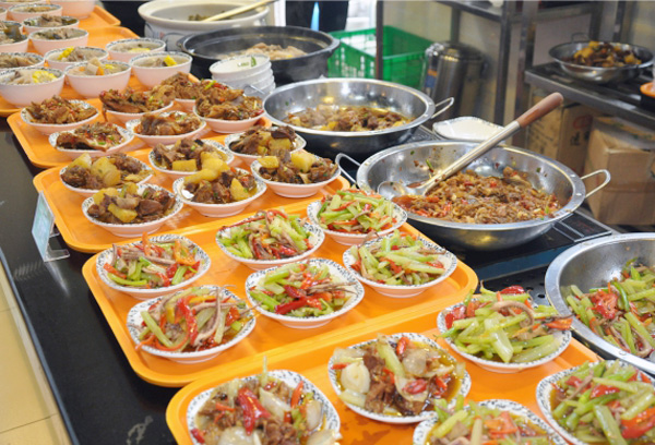 選對食堂承包企業(yè)，標準化公司員工餐飲管理